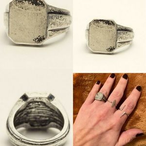 Free People Classic Signet Ring aged antiqued
